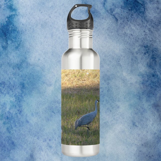 Sandhill Cranes Eating Grass Fotografie Edelstahlflasche (A water bottle with a photograph of three sandhill crane birds eating grass.)