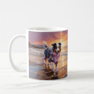Sandiger Australischer Schäferhund am Strand bei S Kaffeetasse