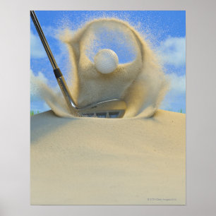 Sandkeil, der einen Golfball aus einem Sand trifft Poster