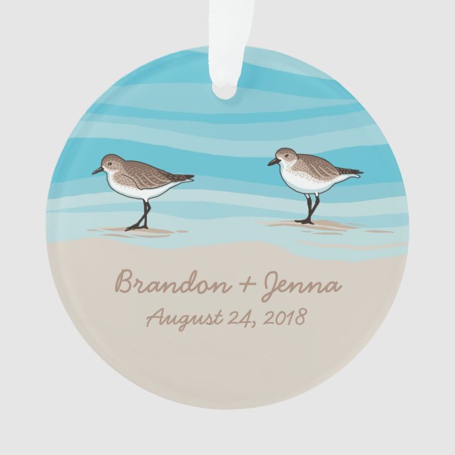 Sandpiper am Strand Hochzeitdatums Namen in Sand Ornament (Vorderseite)