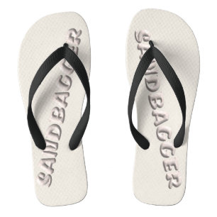 Sandsack mit weißem Sand, weite Flip Flops