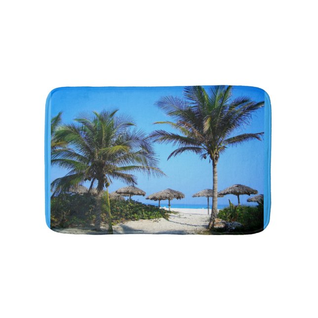 Sandstrand mit Palmen und Meerblick Badematte (Vorderseite)