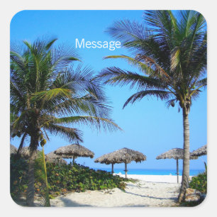 Sandstrand mit Palmen und ovaler Ozeansicht Quadratischer Aufkleber