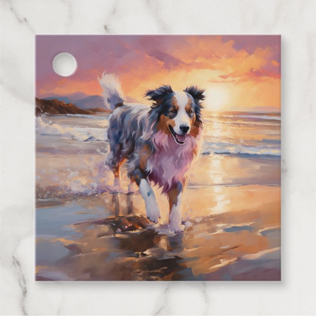Sandy Australian Shepherd Dog on Beach Sunset Geschenkanhänger (Vorderseite)