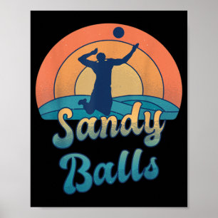Sandy Balls für einen Beach Volleyball-Spieler Poster