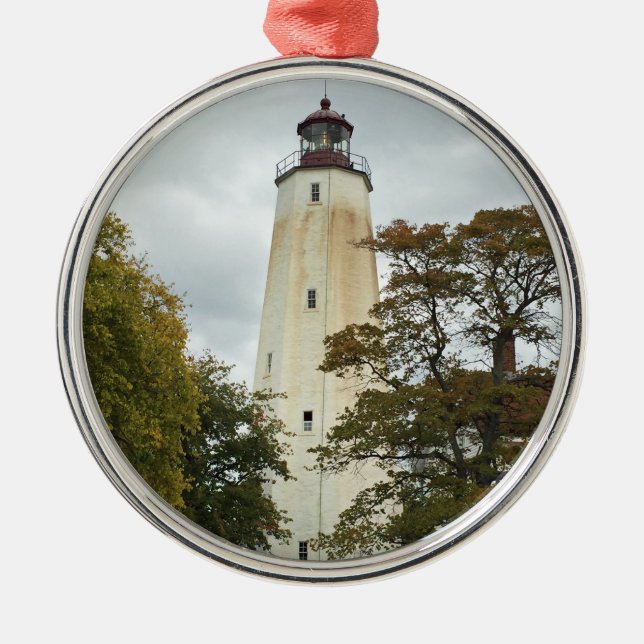 Sandy Hook Lighthouse Silbernes Ornament (Vorne)