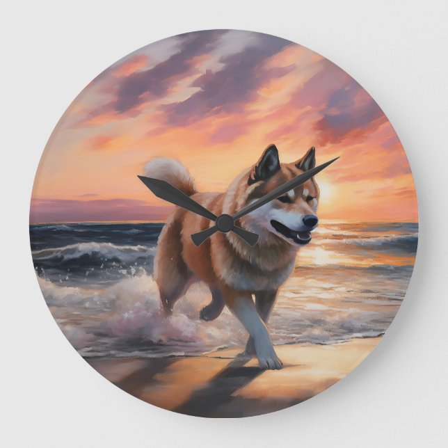 Sandy Paws Akita Dog auf Beach Sunset Große Wanduhr (Vorderseite)