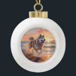 Sandy Paws Alaskan Malamute Dog on Beach Sunset Keramik Kugel-Ornament<br><div class="desc">Tauchen Sie ein in die ruhige Schönheit unseres Hundes "Sandy Paws and Sunset Hues" mit Sonnenuntergang am Strand. Diese faszinierende Szene vereint das Wesen eines perfekten Abends am Ufer, mit einem treuen Hund, der den goldenen Sand und die atemberaubenden Farben der untergehenden Sonne genießt. Ob Hundeliebhaber oder Sonnenuntergang - dieses...</div>