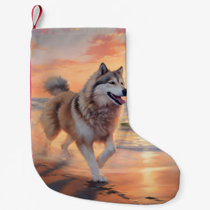 Sandy Paws Alaskan Malamute Dog on Beach Sunset Kleiner Weihnachtsstrumpf