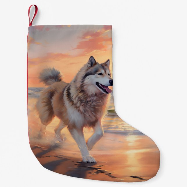 Sandy Paws Alaskan Malamute Dog on Beach Sunset Kleiner Weihnachtsstrumpf (Vorderseite)