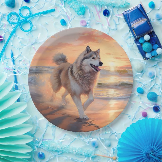 Sandy Paws Alaskan Malamute Dog on Beach Sunset Pappteller (Party)