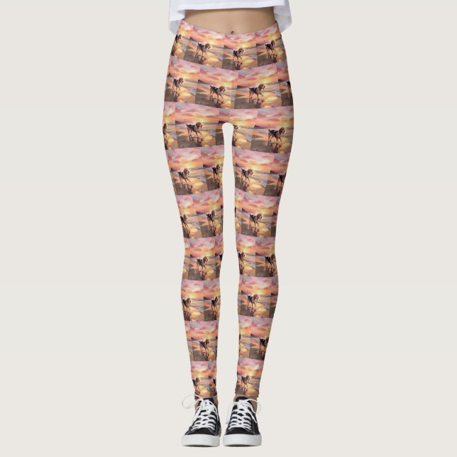 Sandy Paws Beagle Dog on Beach Sunset Leggings (Vorderseite)