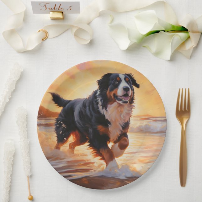 Sandy Paws Bernese Mountain Dog on Beach Sunset Pappteller (Hochzeit)