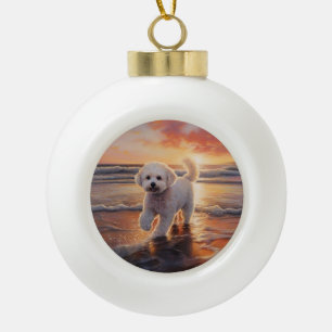 Sandy Paws Bichon Frise Dog on Beach Sunset Keramik Kugel-Ornament