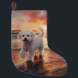 Sandy Paws Bichon Frise Dog on Beach Sunset Kleiner Weihnachtsstrumpf<br><div class="desc">Tauchen Sie ein in die ruhige Schönheit unseres Hundes "Sandy Paws and Sunset Hues" mit Sonnenuntergang am Strand. Diese faszinierende Szene vereint das Wesen eines perfekten Abends am Ufer, mit einem treuen Hund, der den goldenen Sand und die atemberaubenden Farben der untergehenden Sonne genießt. Ob Hundeliebhaber oder Sonnenuntergang - dieses...</div>