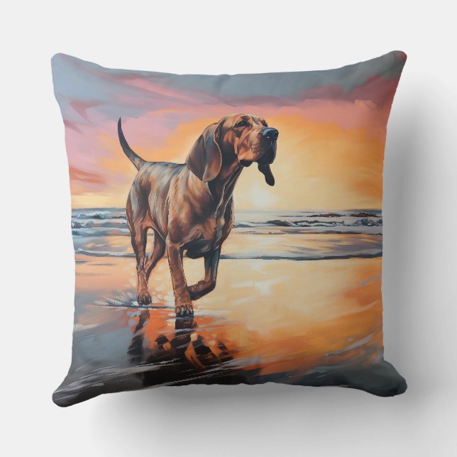 Sandy Paws Bloodhound Dog on Beach Sunset Kissen (Rückseite)