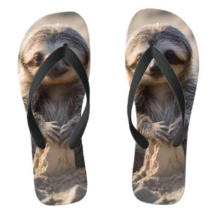 Sandy Shores: Faultierbaby baut Sandburgen, Flip Flops