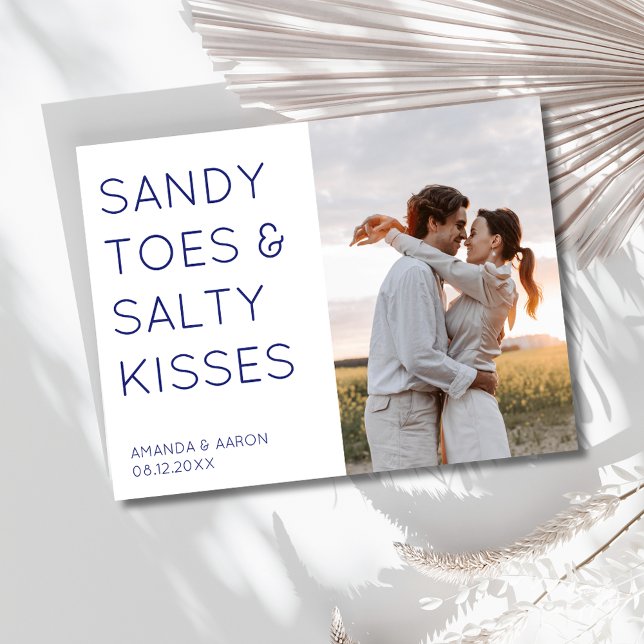 Sandy Toes Foto Beach Hochzeit Save the Date Ankündigungspostkarte (Sandy Toes Photo Beach Wedding Save the Date)