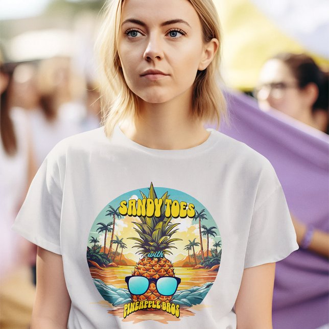 Sandzehen mit Ananas-Bros Tri-Blend Shirt (Von Creator hochgeladen)