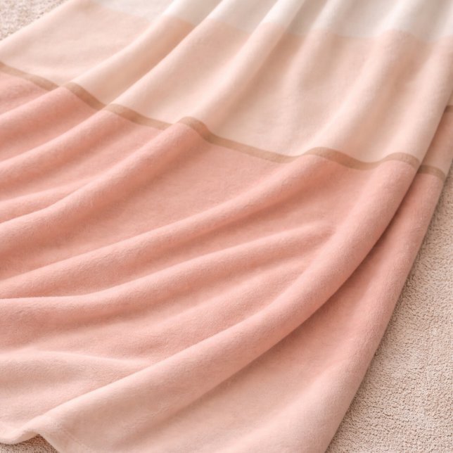 Sanft Rosa Ombre-Fleece-Decke Fleecedecke (Ivory to blush ombre with a taupe line brings soft structure to modern neutral spaces.)