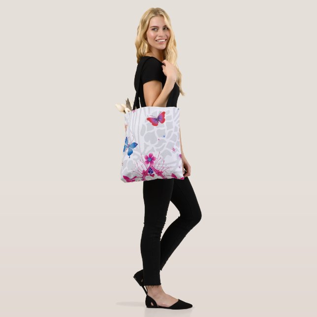 Sanfte Farben Designer Druck Stilvolle Frauenmode (Am Model)