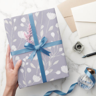 Sanfte Lavendelblüten Weiße Blumengestaltung Geschenkpapier