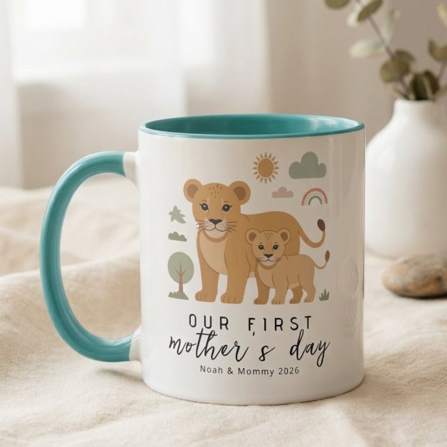 Sanfte neutrale Löwenmutter Baby erster Muttertag Tasse (Von Creator hochgeladen)