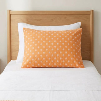 Sanfte pfirsichfarbene Beige-Blumen auf orangem Hi Kissenbezug