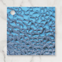 Sanfte Regentropfen aus blauem Glas