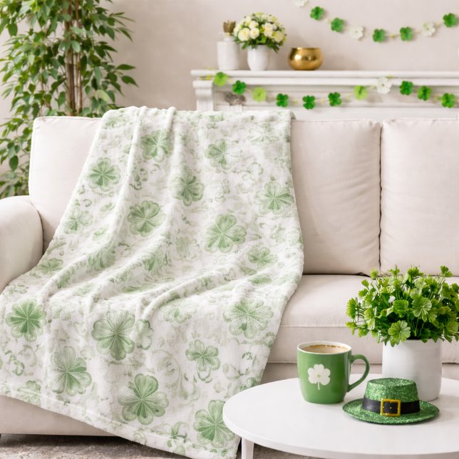 Sanfte Shamrock-Flüstern in Salbeigrün Fleecedecke (Von Creator hochgeladen)