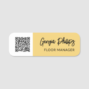 Sanftes Gelb & Weiß QR-Code-Pinsel Schrift Namensschild