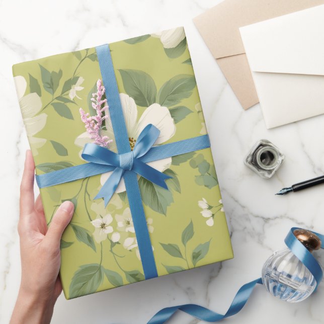 Sanftes grünes Blumen-Cream-Blumenmuster Geschenkpapier (Schenken)