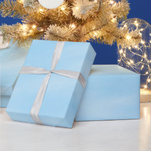 Sanftes Himmelblau Minimales Gradient-Design Geschenkpapier