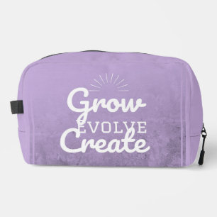 Sanftes Lavendel-Violett mit weißer Typografie Waschbeutel