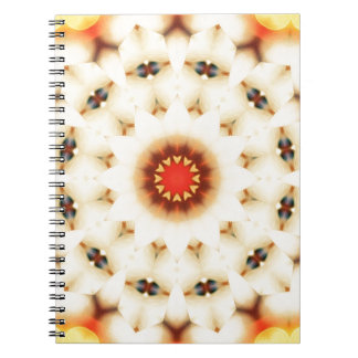Sanftes traumhaftes cremefarbenes Blumenmuster Notizblock