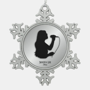 Sängerin-silberner persönlicher Name und Datum Schneeflocken Zinn-Ornament