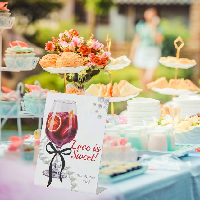 Sangria & Sass "Liebe ist süß" Pedestal-Zeichen Sockelschild (Sangria & Sass "Love is Sweet" Pedestal Sign)