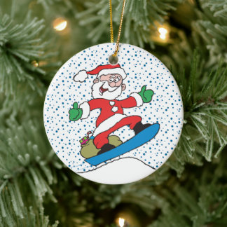 Santa auf einem Snowboard-Ornament Keramikornament