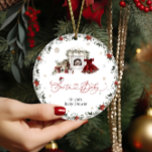 Santa Baby Christmas Girl Babydusche Keramik Ornament<br><div class="desc">Dieser Artikel schafft eine festliche Atmosphäre,  die perfekt zum Feiern einer Babydusche im Winter ist,  und verbindet die Wärme der Weihnachtszeit mit der Begeisterung,  ein neues Baby willkommen zu heißen. Matching-Elemente sind verfügbar.</div>