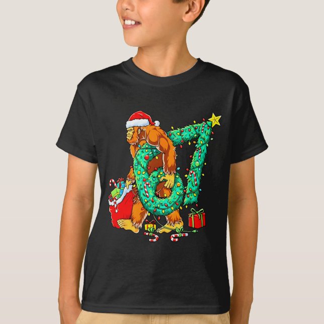 Santa Bigfoot 67 Christmas Tree Xmas Lights Funny  T-Shirt (Vorderseite)