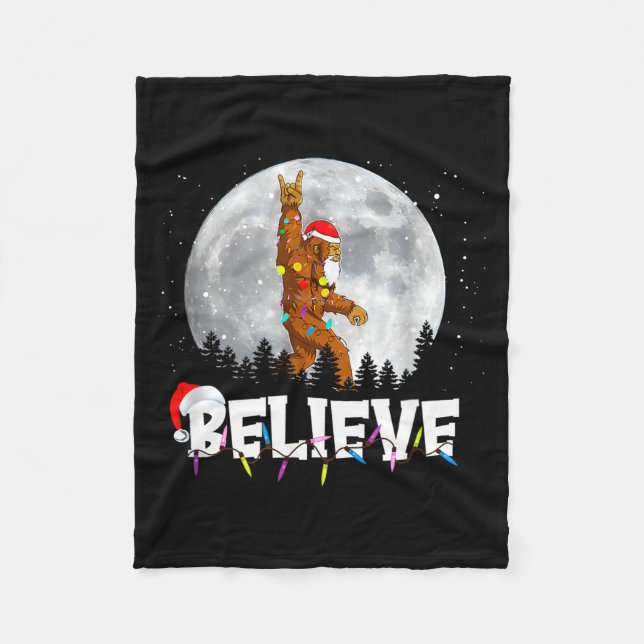 Santa Bigfoot Christmas Light Funny Believe  Fleecedecke (Vorderseite)