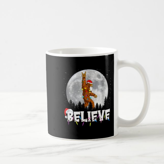 Santa Bigfoot Christmas Light Funny Believe  Kaffeetasse (Rechts)