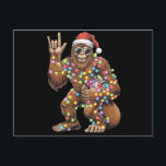 Santa Bigfoot Christmas Lights Rock Funny Postkarte<br><div class="desc">Santa Bigfoot Christmas Lights Rock Funny Sasquatch Glaube</div>