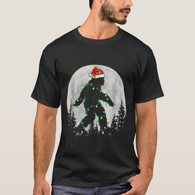 Santa Bigfoot Christmas Tree Xmas Lights Funny Sas T-Shirt (Vorderseite)