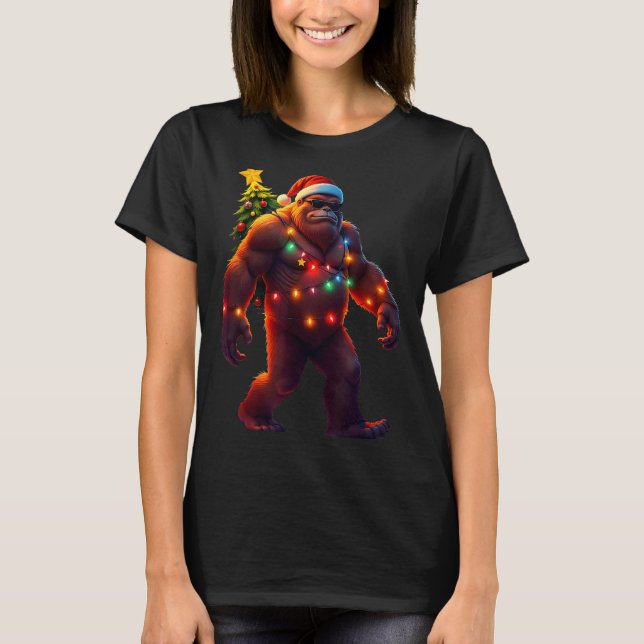 Santa Bigfoot Christmas Tree Xmas Lights Funny Sas T-Shirt (Vorderseite)