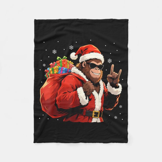 Santa Bigfoot Rock Christmas Funny Holiday Tee  Fleecedecke (Vorderseite)