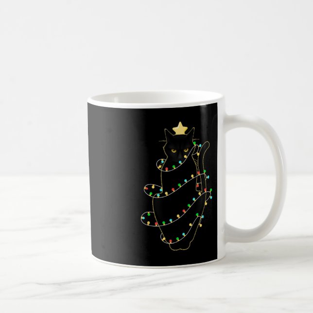 Santa Black Cat hallte in Weihnachtsbaumlicht auf Kaffeetasse (Rechts)