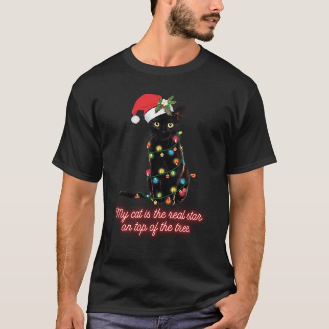 Santa Black Cat hallte in Weihnachtsbaumlicht auf T-Shirt (Vorderseite)
