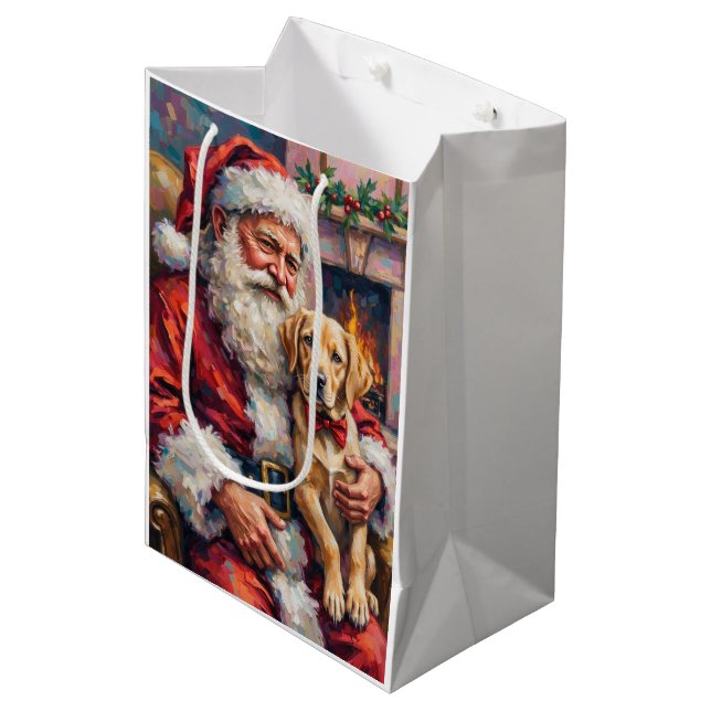 Santa Claus Holding Labrador Christmas Art Mittlere Geschenktüte (Vorderseite Schrägansicht)