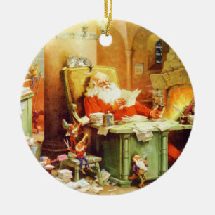 Santa Claus und seine Elfen überprüfen seine Liste Keramik Ornament